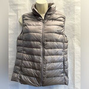 Uniqlo Kids' Metallic Gray Puffer ultra light down packable Vest Sz-XL. K14